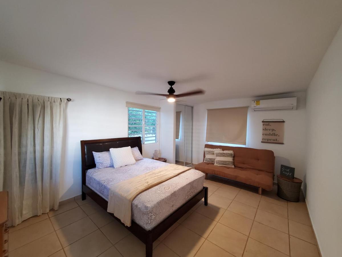 Aguadilla Waves Apt Free Parking & Wifi 8 Minute Walk From Crashboat Beach Buitenkant foto